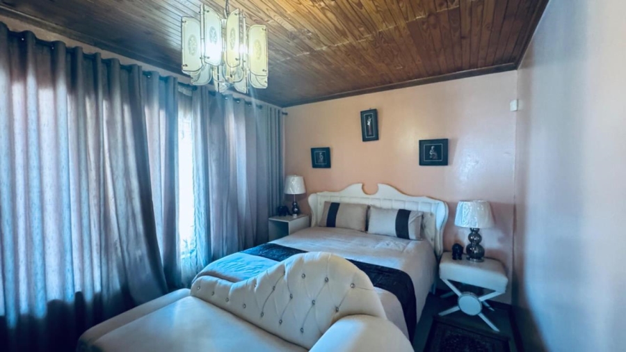 5 Bedroom Property for Sale in Galeshewe Northern Cape